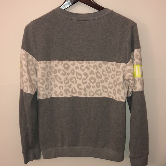 PINK Victorias Secret SOFT Leopard REFLECTIVE Crew Sweatshirt size XS​​​ - Picture 8 of 11